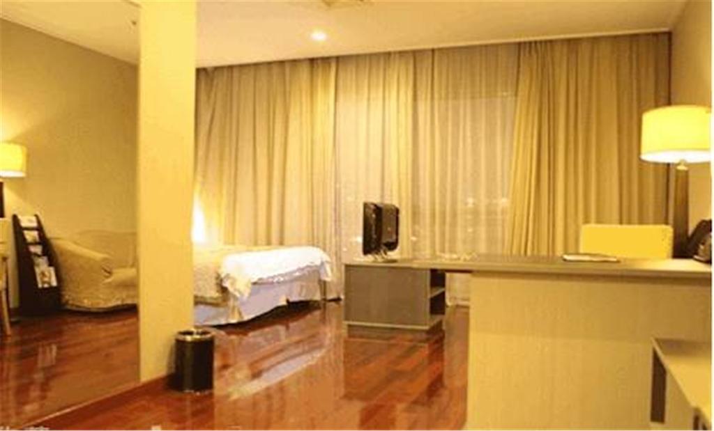 The Land Hotel Shanghai Bagian luar foto