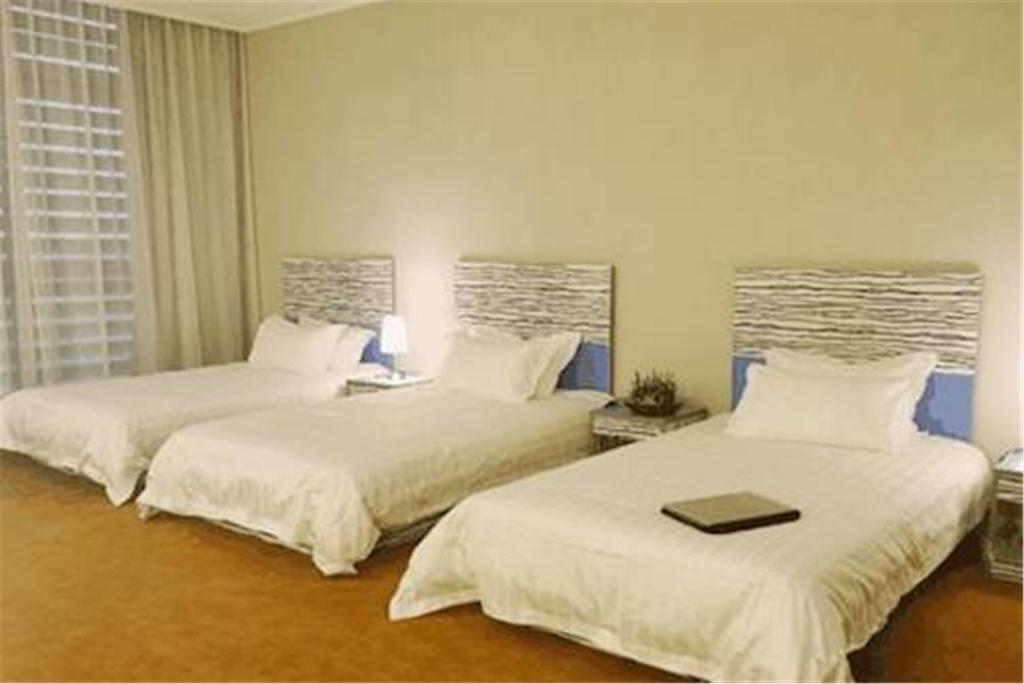 The Land Hotel Shanghai Bagian luar foto