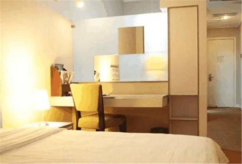The Land Hotel Shanghai Bagian luar foto