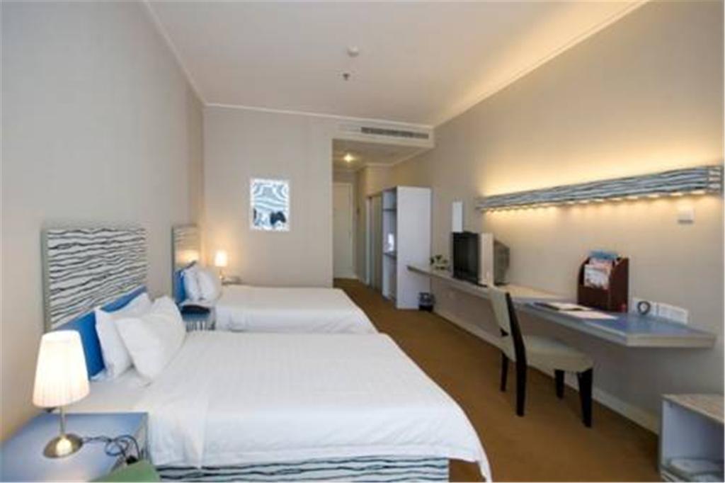 The Land Hotel Shanghai Bagian luar foto