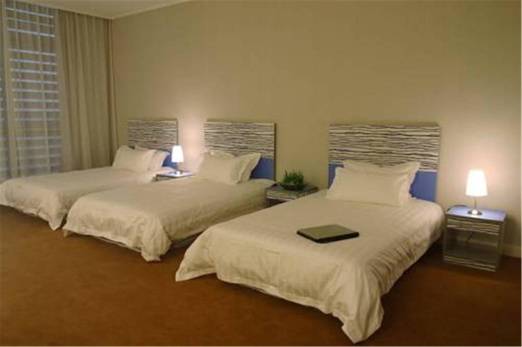 The Land Hotel Shanghai Bagian luar foto